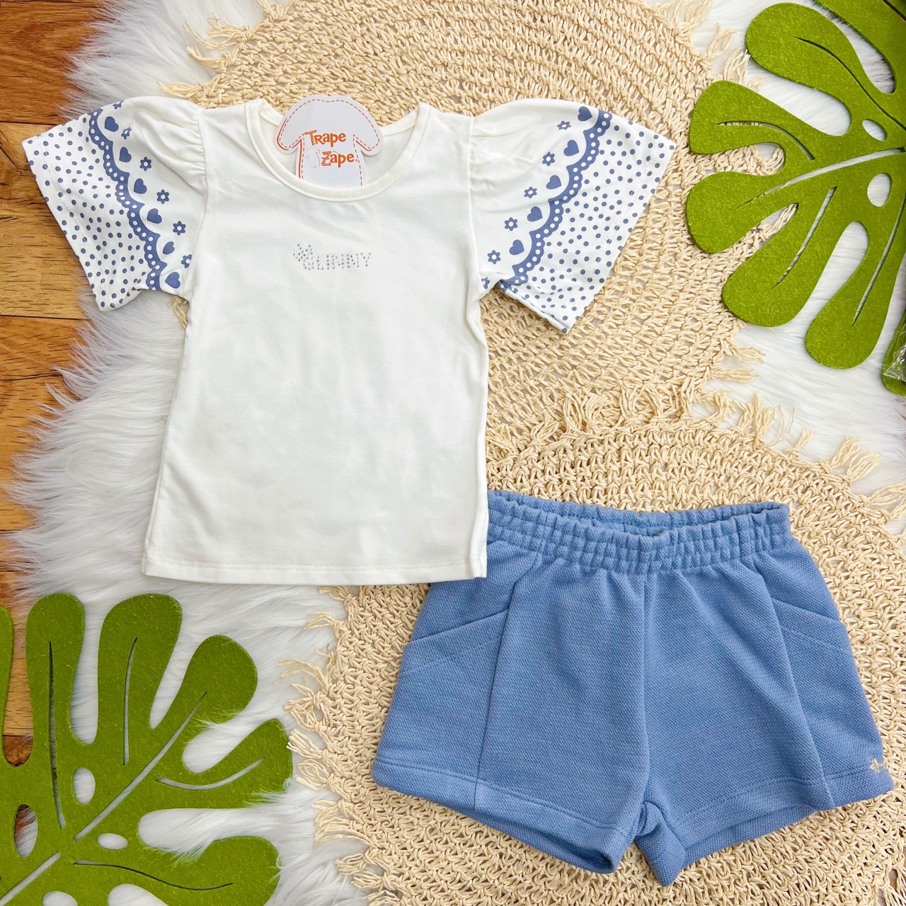 Conj. Blusa Manga Flare Corações e Short - Off White e Azul Jeans